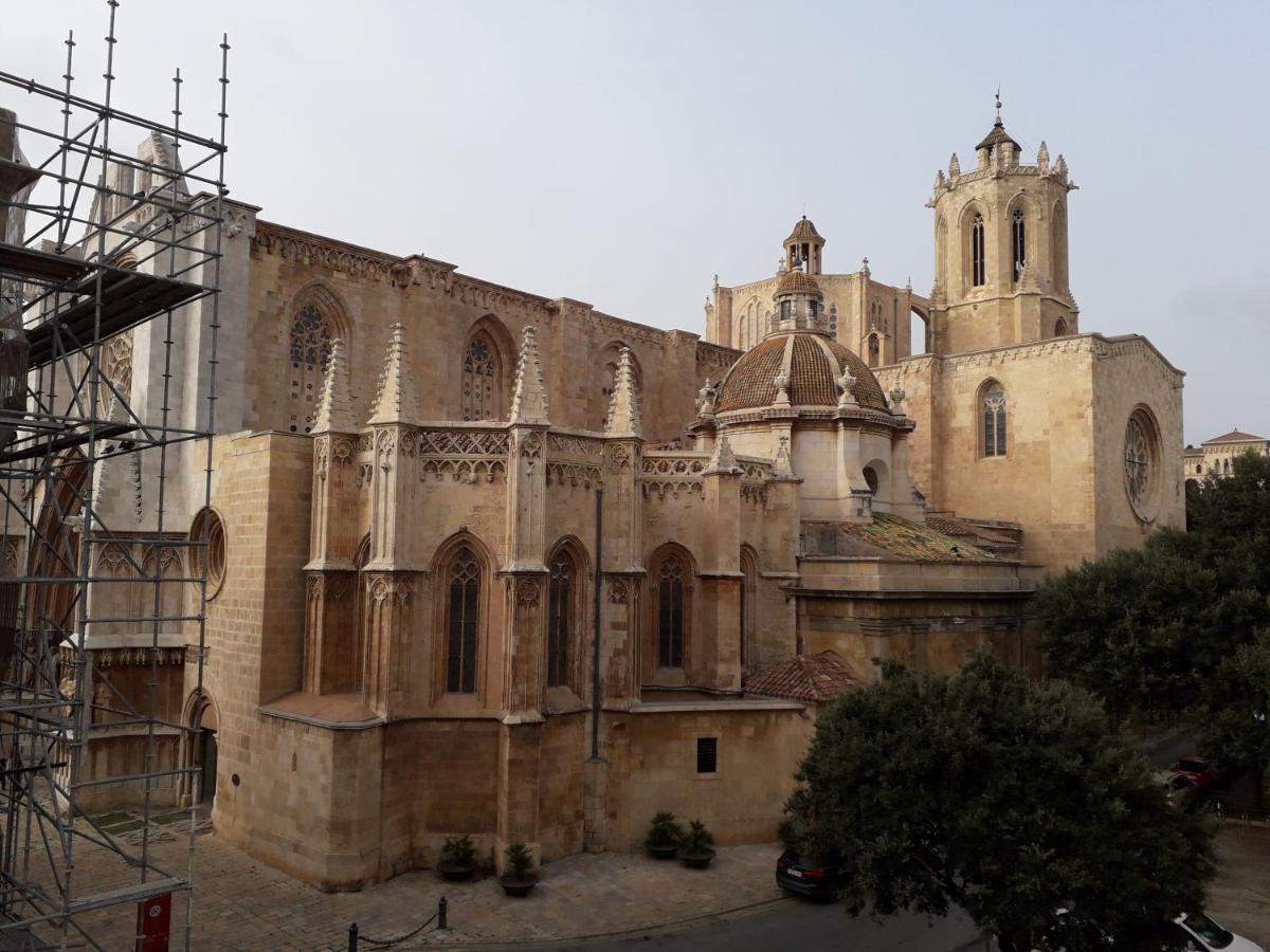 Tarragona Apartments Luaran gambar