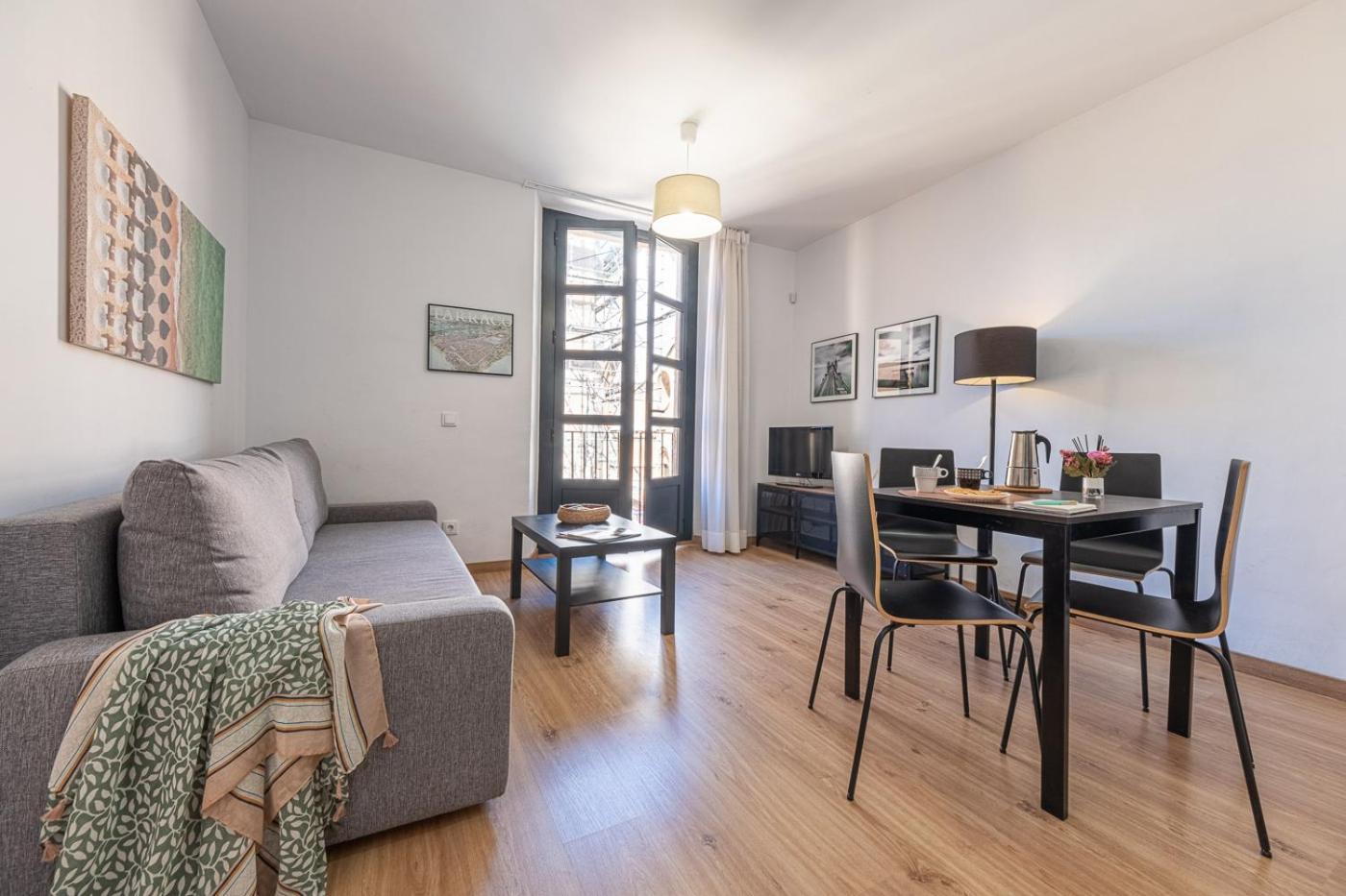 Tarragona Apartments Luaran gambar