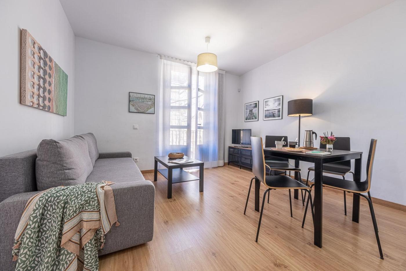 Tarragona Apartments Luaran gambar